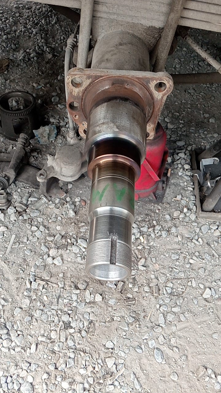 Espiga nueva con rosca perfecta, después de reparar